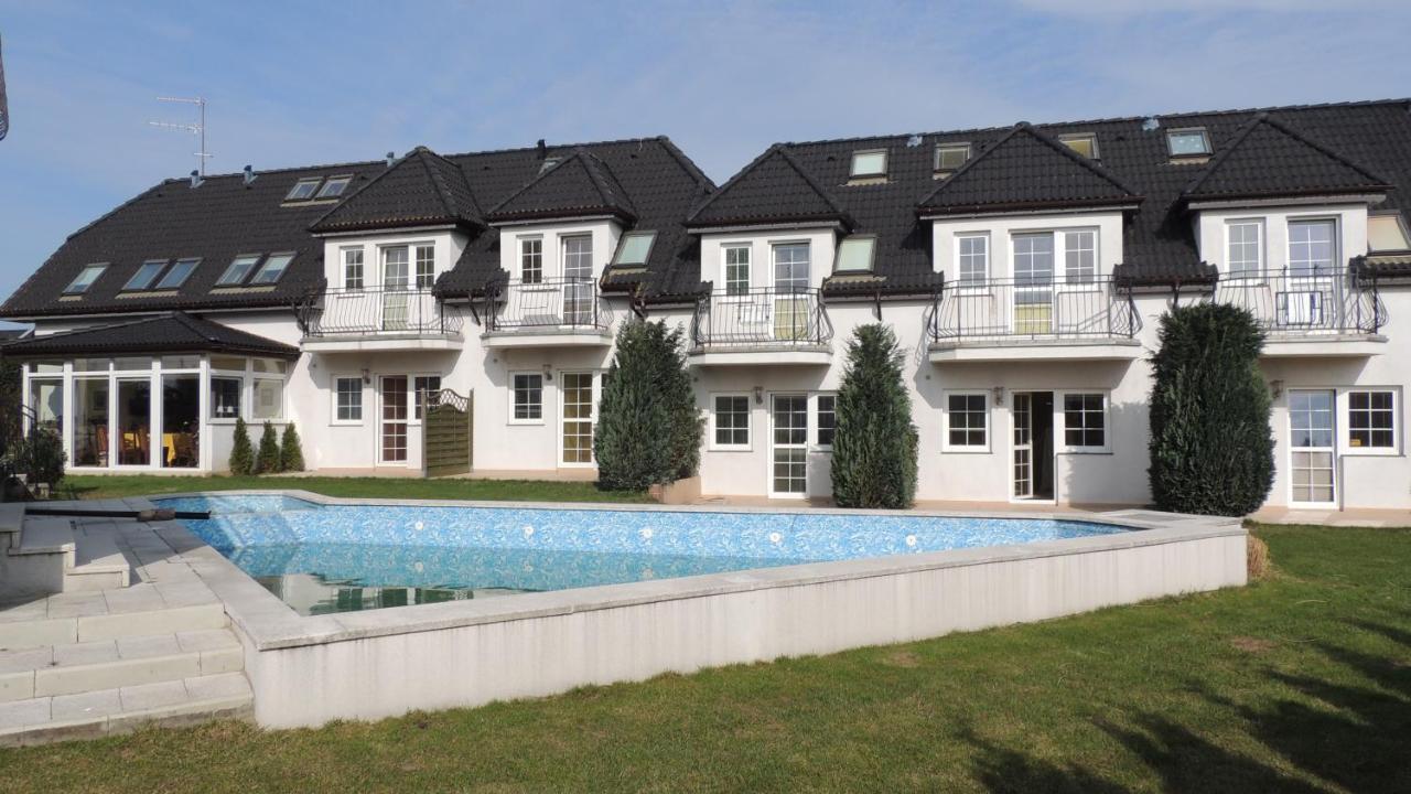 Europa Apartamenty Тженсач Екстериор снимка